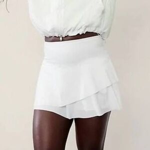 ATHLETA ACE RUFFLE SKORT, WHITE, WOMEN'S SIZE XS